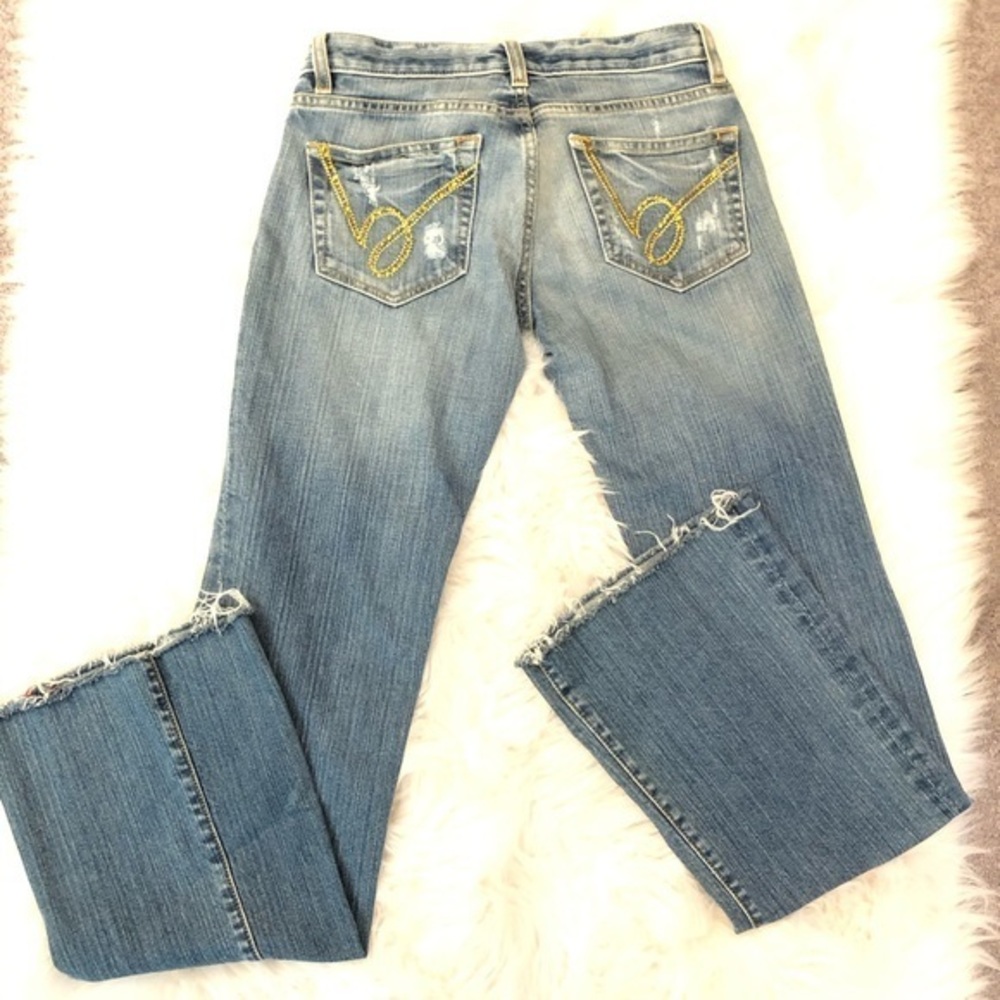 💰bebe lowrise bootcut Carmen Distressed Jean 27